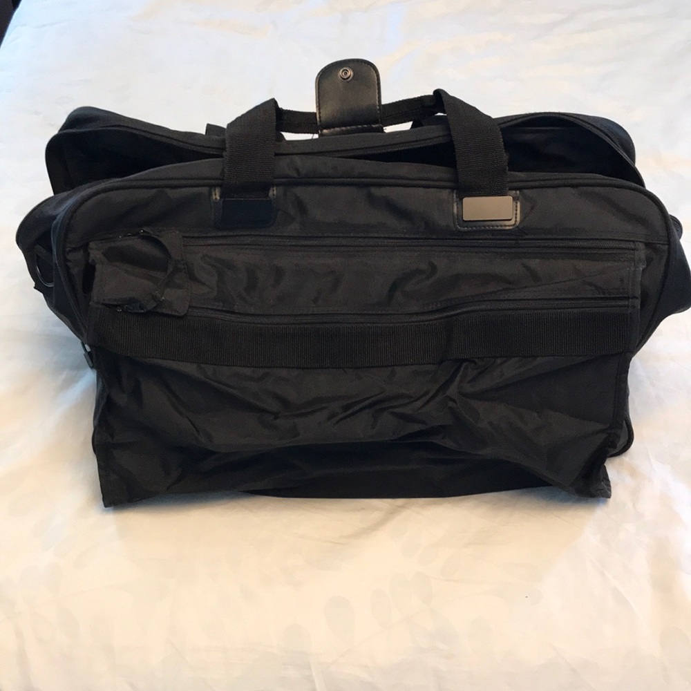Aldofo duffel-travel bag w/multiple pockets